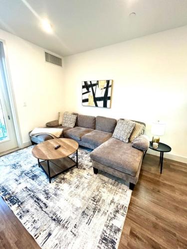 People's Freeway Apartment | Beehive Escape -Salt Lake City