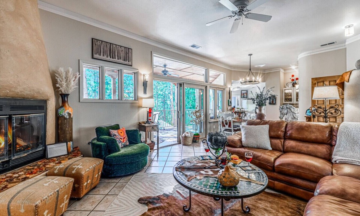 Ruidoso House | Beehive Treehouse: River Views/HT/Walk to Midtown!
