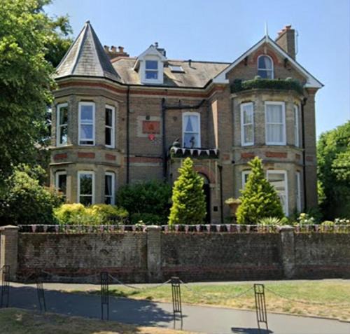 Dorchester House | Beggar's Knap