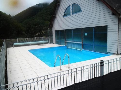 Arreau Apartment | Bel appartement au bord du lac à Arreau, 40 m² avec piscine