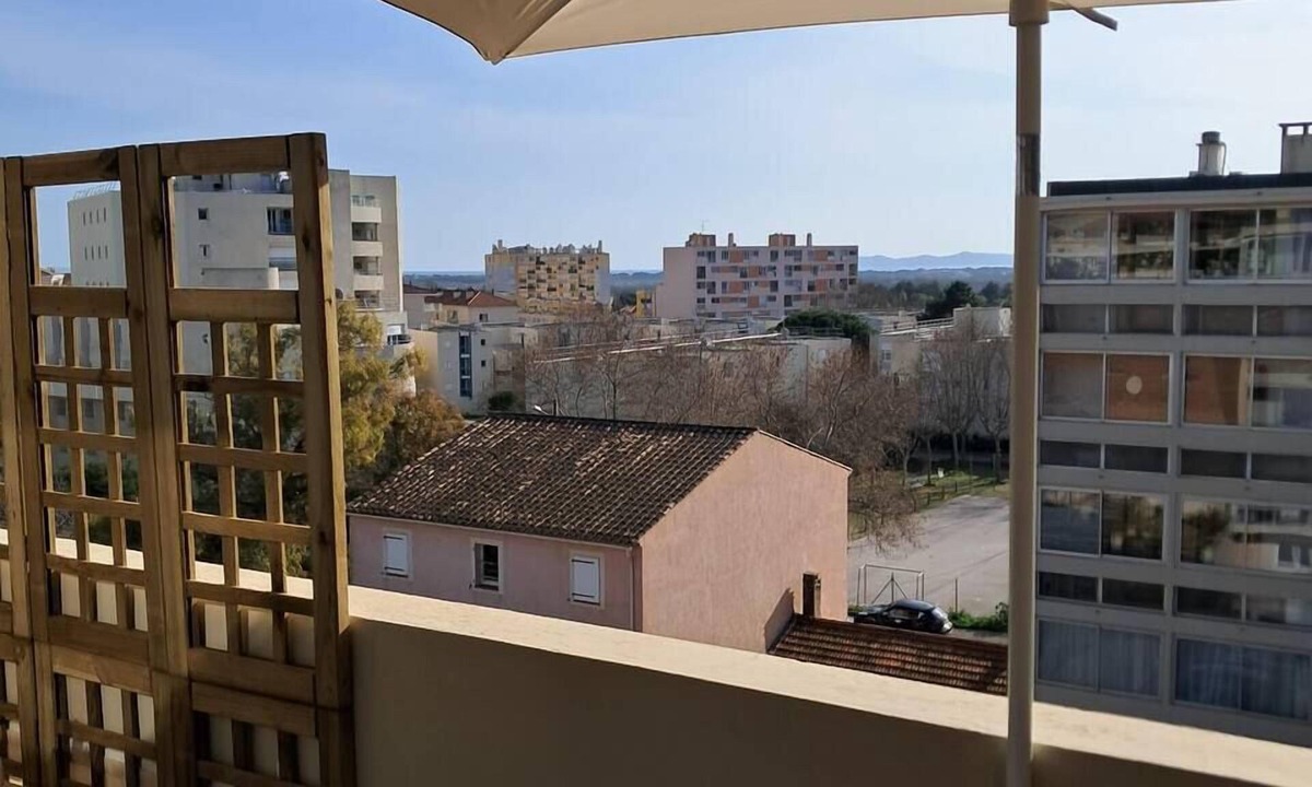 Hyeres City Centre Apartment | Bel appartement climatisé avec balcon