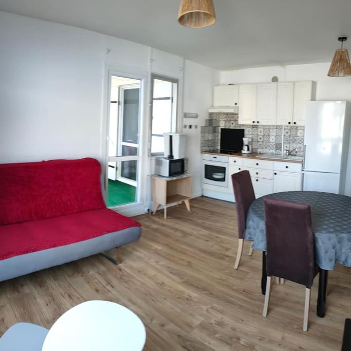 Fecamp Apartment | Bel appartement proche mer avec balcon et parking.