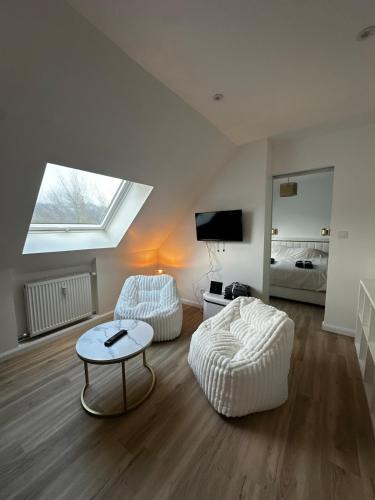 Argeles Gazost Apartment | Bel appartement sous comble avec Cinema room