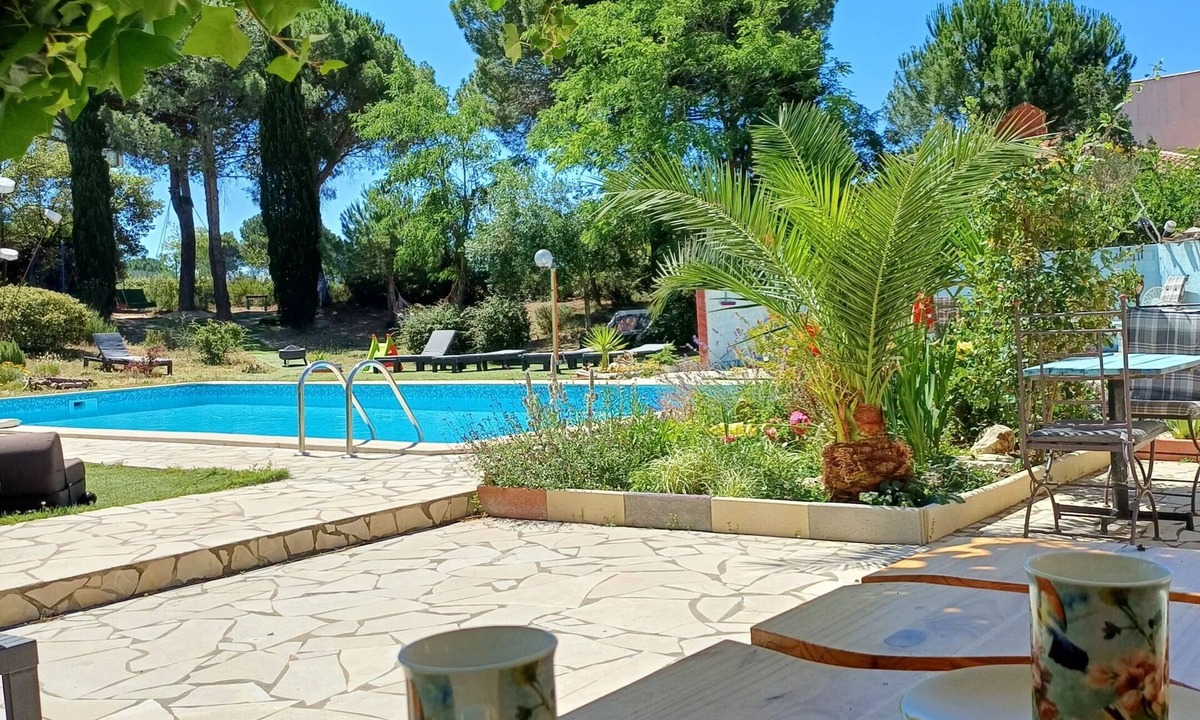 Trebes Hotel | Bel Hôtel Restaurant La Gentilhommiere