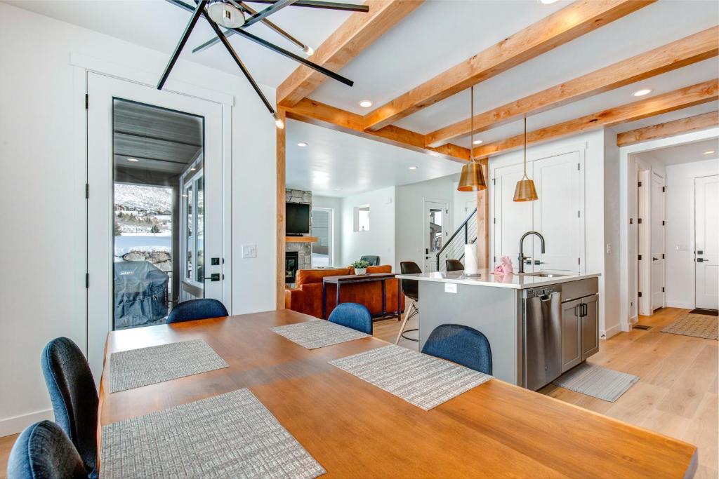 Deer Mountain House | Belaview Way