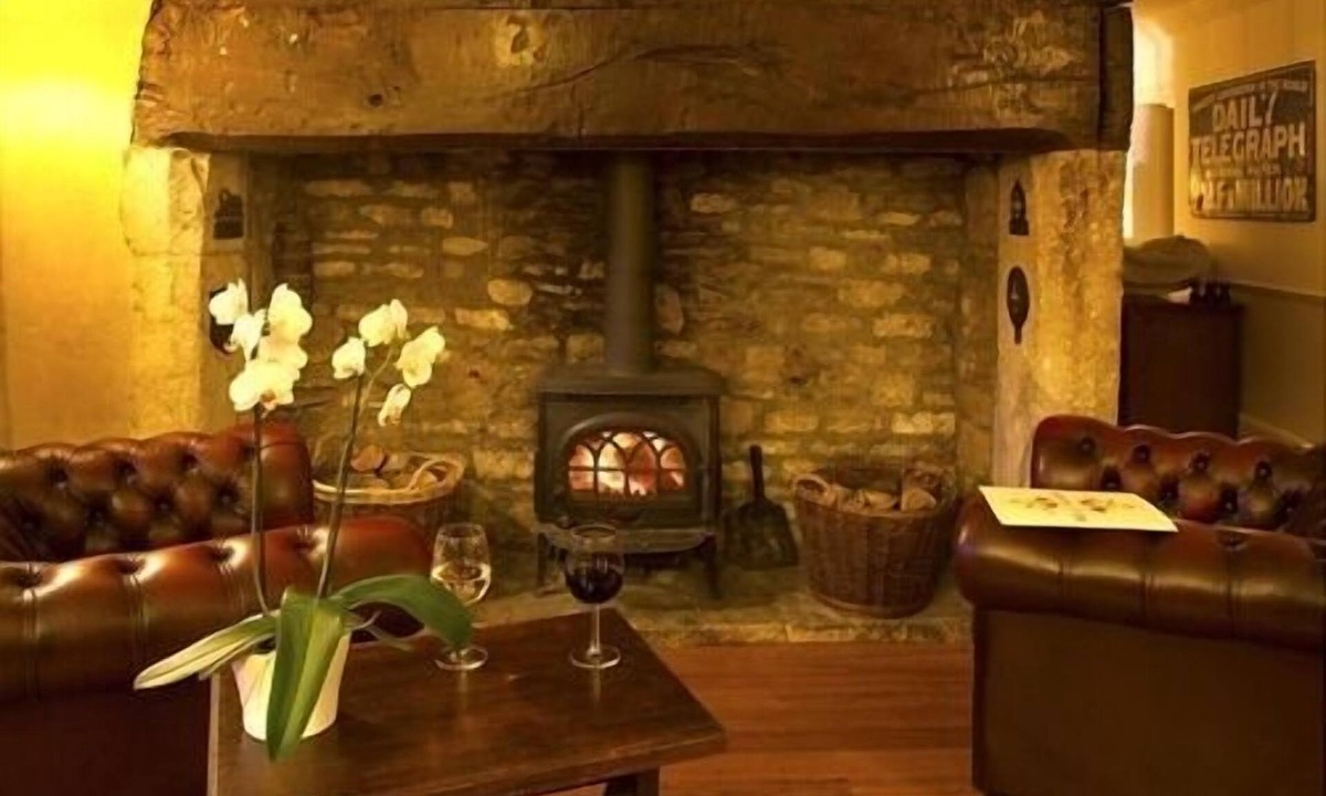 Sutton Benger Hotel | Bell House Hotel & Restaurant