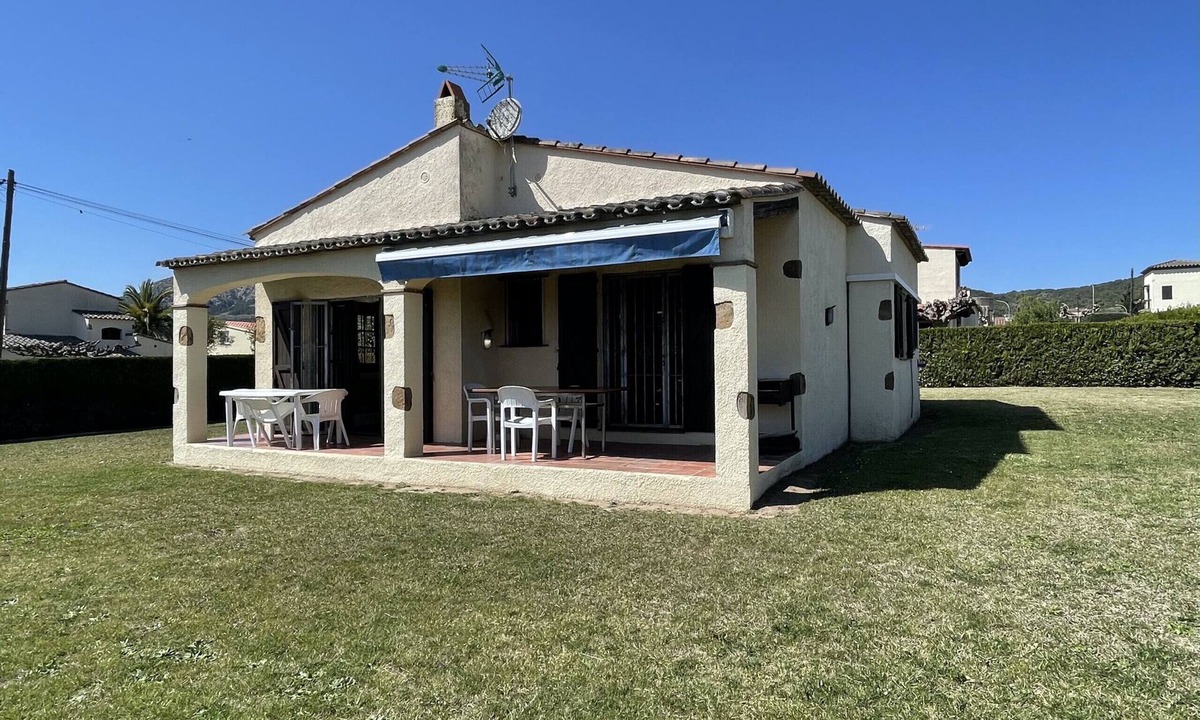 Torroella de Montgri Ski Chalet | BELL RACO B25