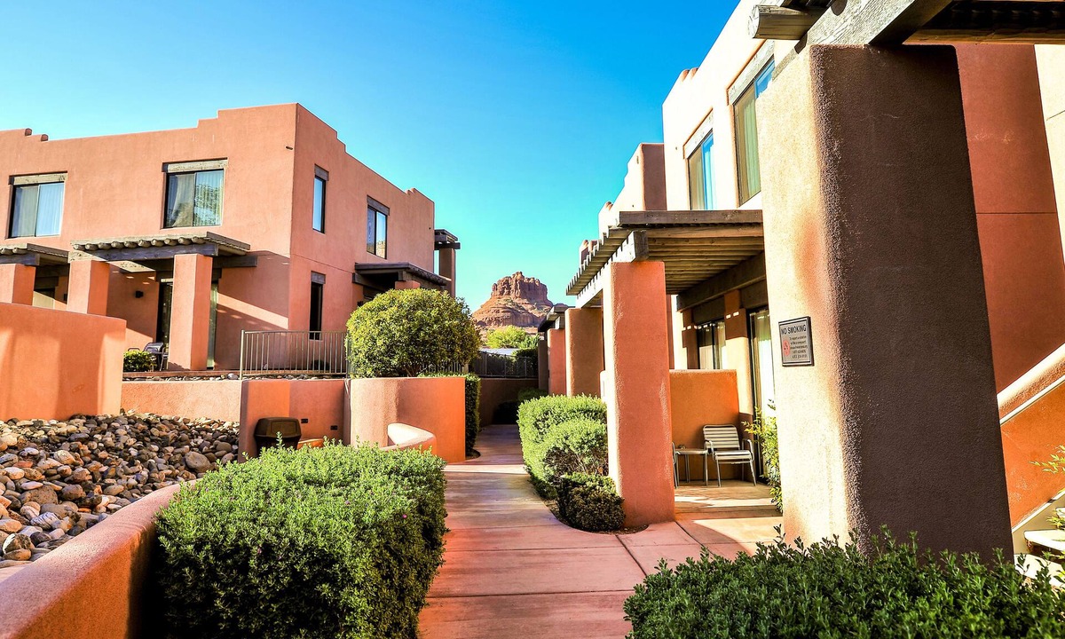 Oak Creek Hotel | Bell Rock Inn