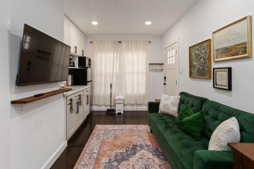 South Central Houston Apartment | Bell Studio Nestled Nook #3 in D'Heart of Eastwood