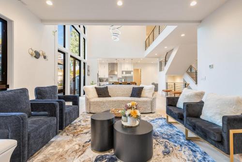 West Bellevue House | BELL115*: Bellevue Splendor