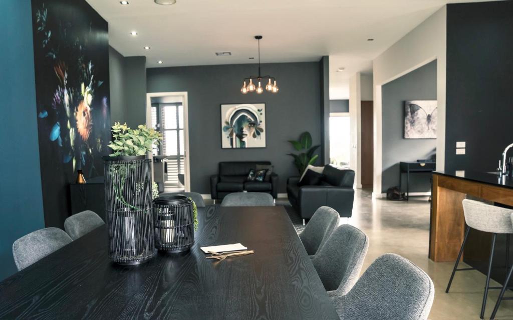 Macleod House | BELLA 9 - sublime . divine Entertainer 3 BR Fire