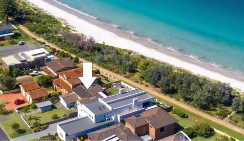 Vincentia House | Bella Blu Beach House - direct beach access