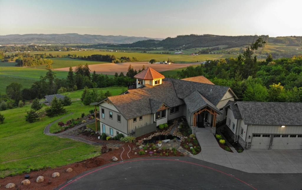 Amity Bed & Breakfast | Bella Collina Bed and Breakfast