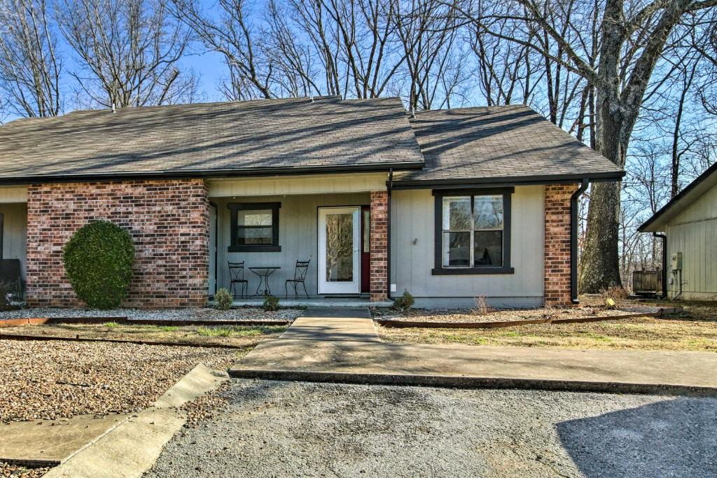 Bella Vista House | Bella Vista Townhome with Golf Course On-Site!