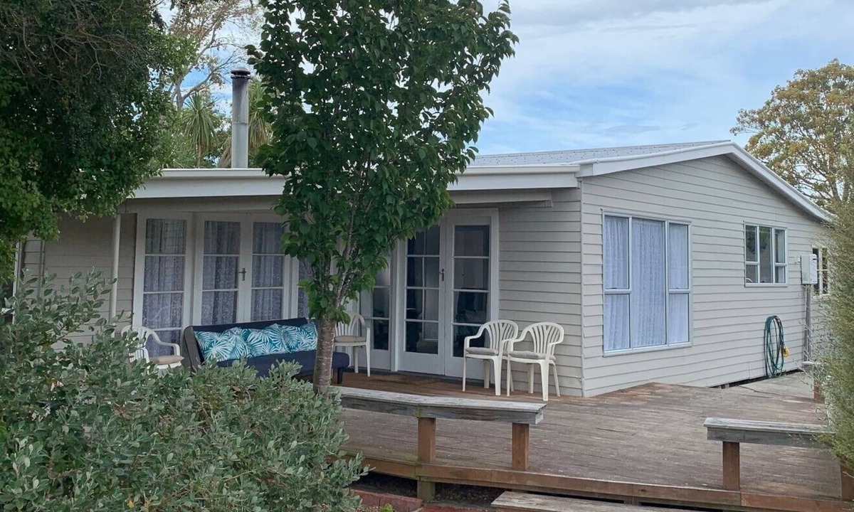 Waikuku Beach House | Bellbird Bach by the Beach