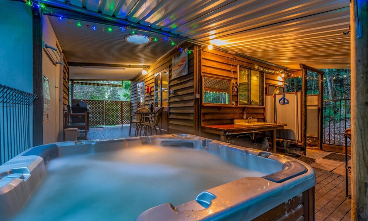 Kenilworth Cabin | Bellbird Studio, pet friendly, glamping getaway