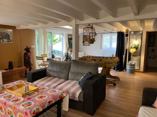 Beziers Bed & Breakfast | Belle chambre Le petit voyage ,jardin,piscine 10mn de Béziers