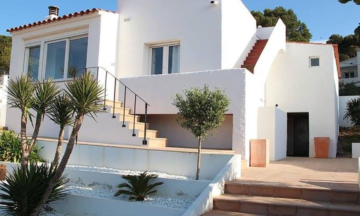 L'Escala Villa | Belle. Charming house with private pool and barbecue