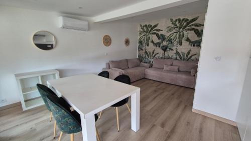 Saint-Martin-la-Plaine Bed & Breakfast | Belle dépendance