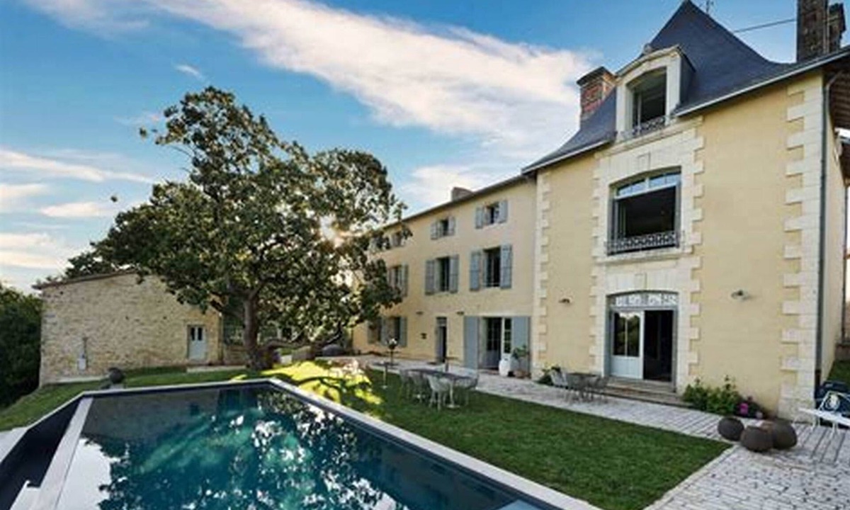 Azay-le-Brule Villa | Belle Demeure D'exception de 7 Chambres à la Campagne