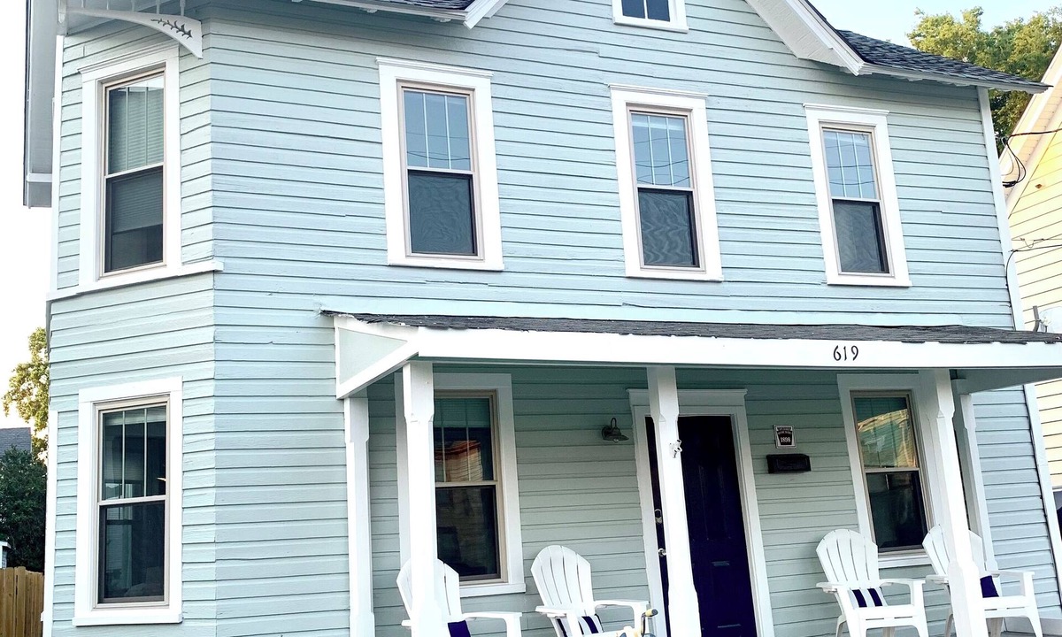 Cape Charles House | Belle is a cute cottage blocks from shops, bay, cafes