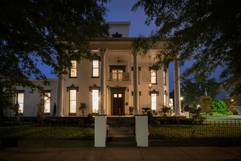 Paducah Bed & Breakfast | Belle Louise Historic Bed & Breakfast