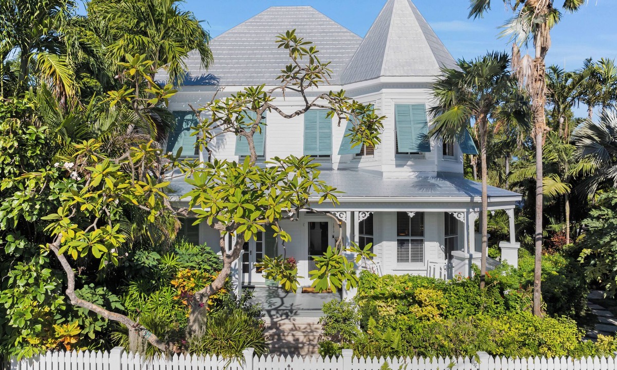 The Meadows House | BELLE MAISON ~ 5 BR/3 Ba Home w/Pool/Spa in The Meadows!