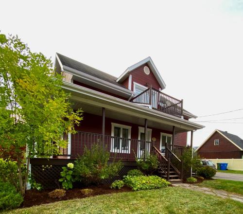 L'Anse-Saint-Jean House | Belle maison avec vue sur la rivière
