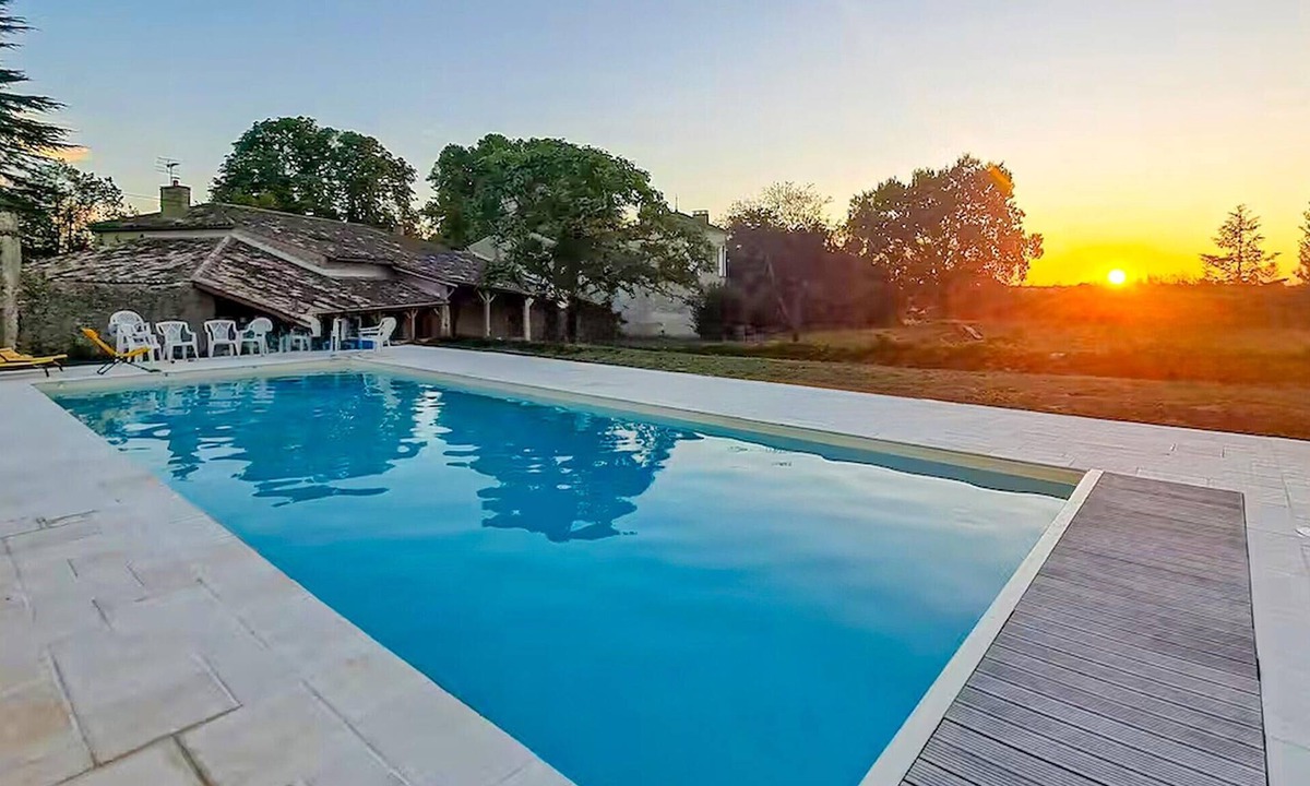 Les Esseintes House | Belle maison avec piscine