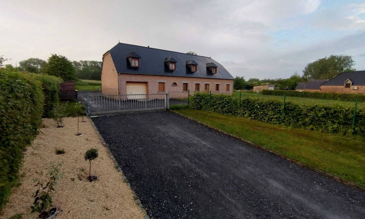 Englancourt House | Belle Maison de Campagne au Centre du Village Surplombant la Vallée de L'oise