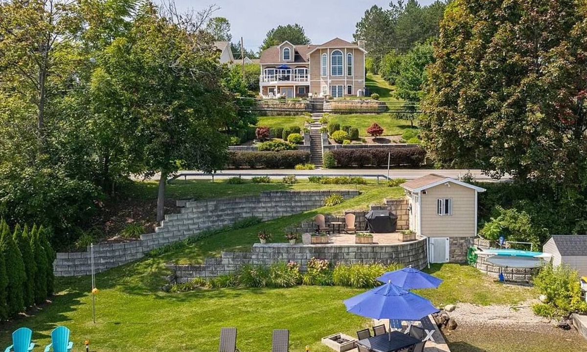 Canandaigua House | Belle Maison: Luxury Getaway with Hot Tub!
