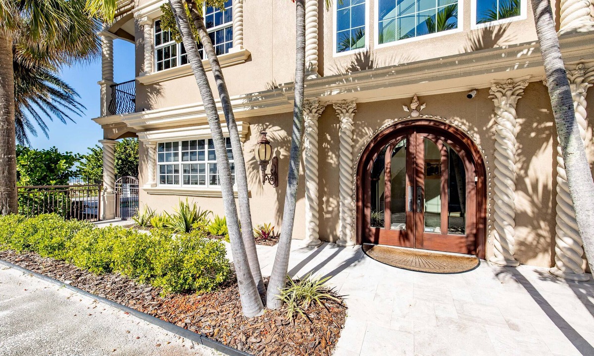 Independence Square House | Belle Maison Beach Front Home With Private Pool