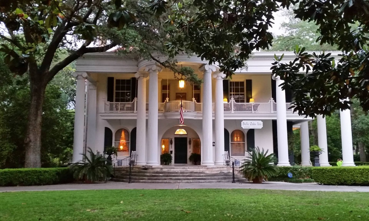 Gonzales Bed & Breakfast | Belle Oaks Inn