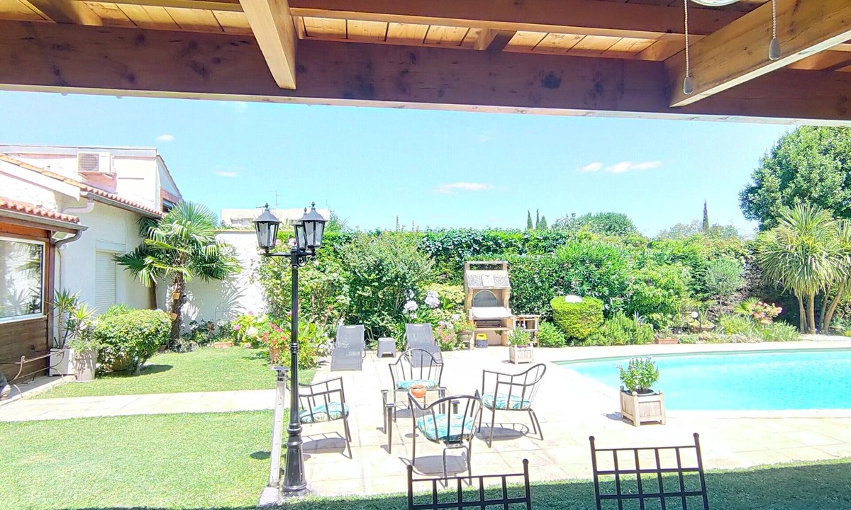Soupetard Villa | Belle Villa Avec Grande Piscine à Toulouse, Idéal Famille