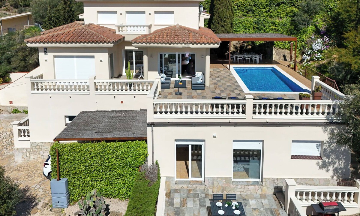 El Mas Isaac House | Belle vue by Interhome
