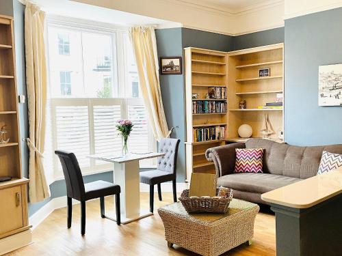 West Cliff House | Belle Vue Cabin