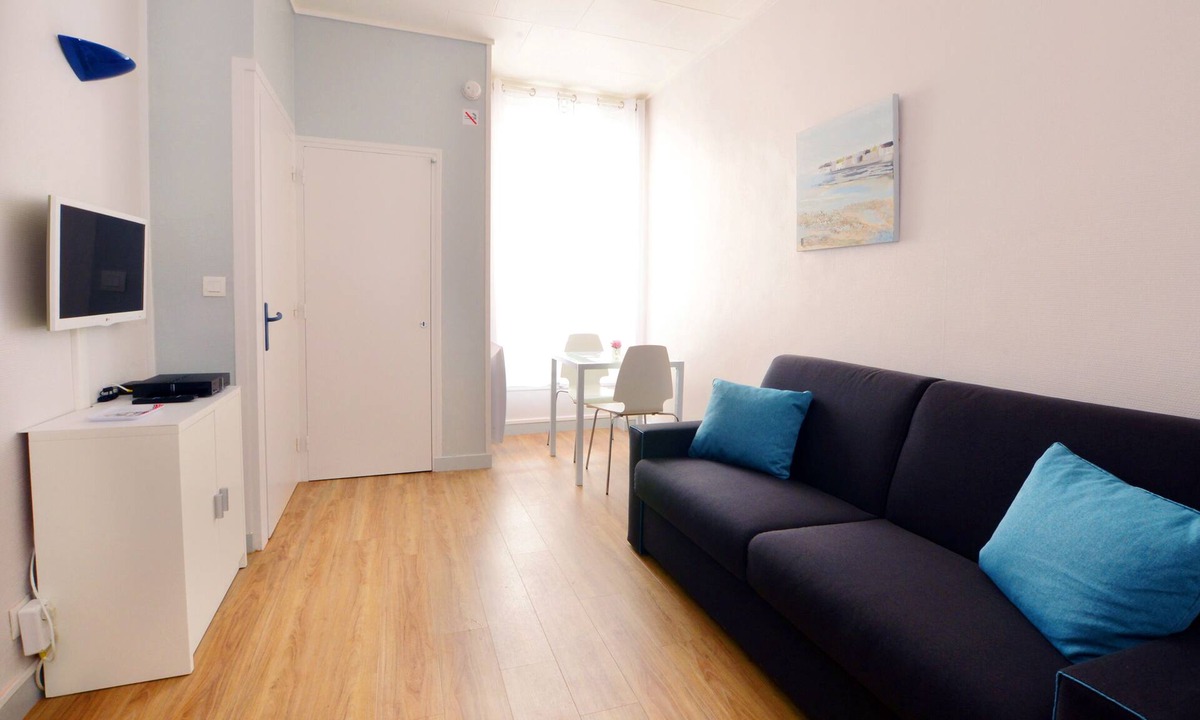 Bellecour - Hotel Dieu Apartment | Bellecour, very well-appointed studio with balcony