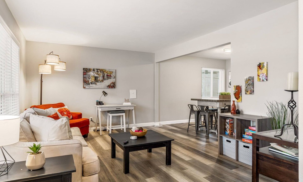 Creve Coeur House | Bellerive Hangout with Hot Tub