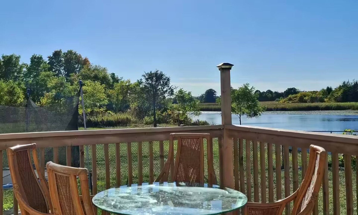 Shannonville House | Belleville Salmon River Cottage