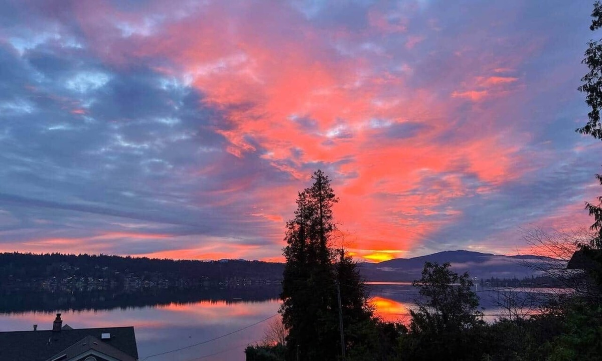 East Lake Hills House | Bellevue Lakeview house