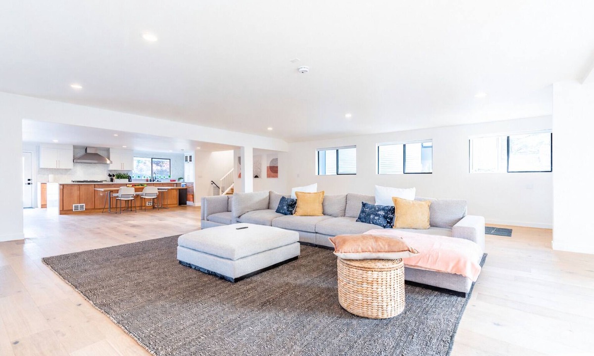 Northeast Bellevue House | Bellevue Oasis with 6 BR Haven & Pool!