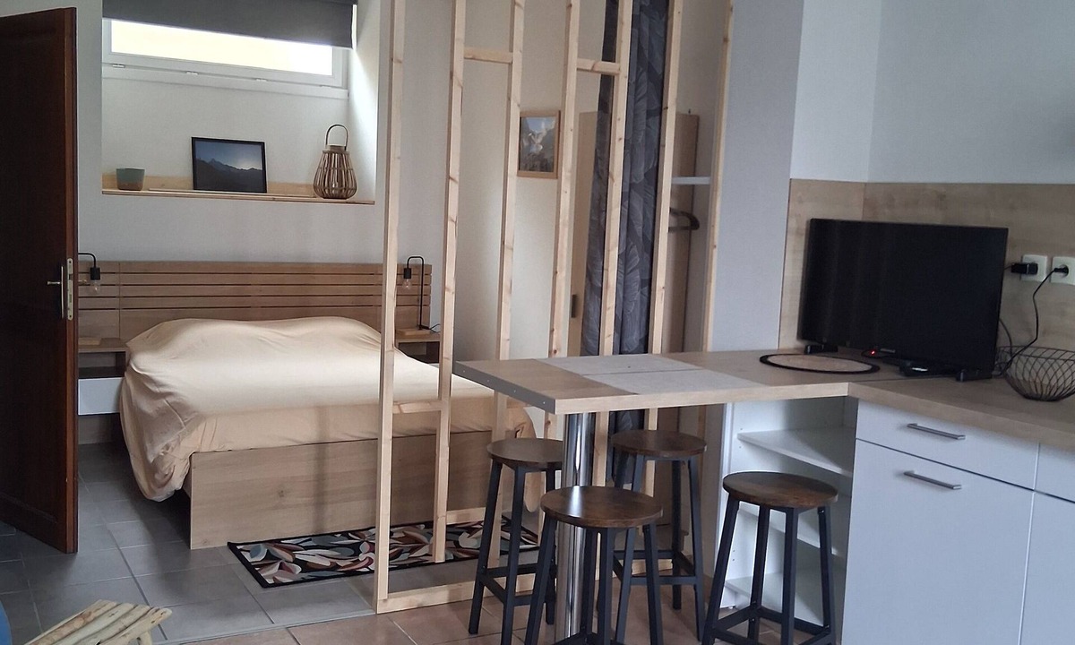 Argeles Gazost Apartment | Bellflower apartment