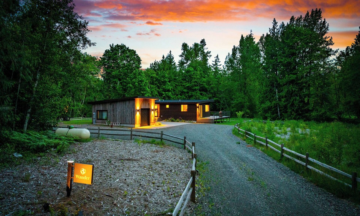 Bellingham House | Bellingham Haven - Balcony, Forest View & Fire Pit