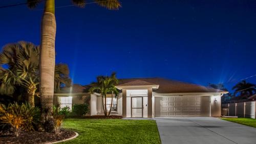 Fort Myers Villa | Belloccia with pool spa best boating location