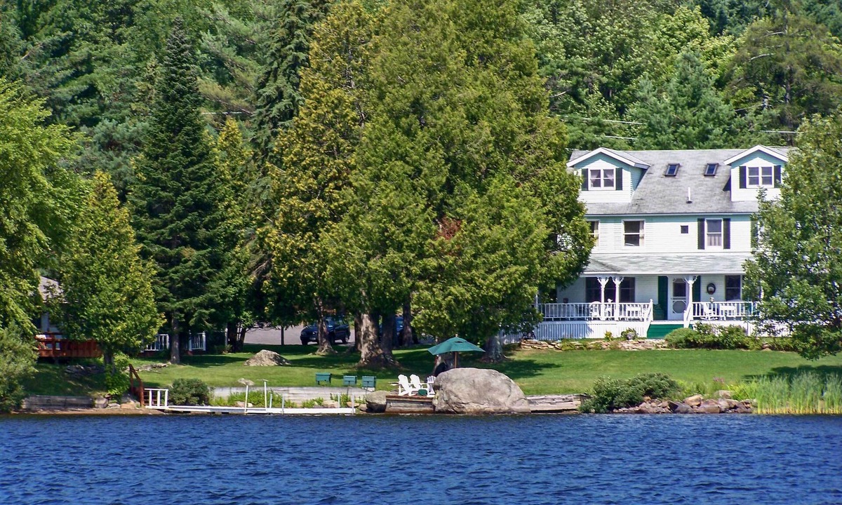Town of Bellmont House | ‘Bellows Place’ Chateaugay Lake Retreat w/2 Docks