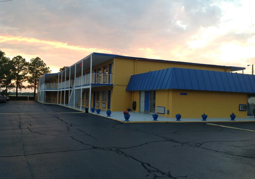 Hampton Hotel | Belmont Inn and Suites