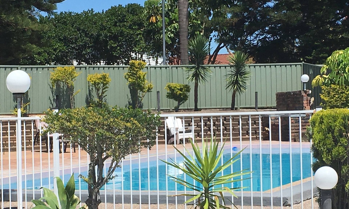 Marks Point Hotel | Belmont Palms Motel