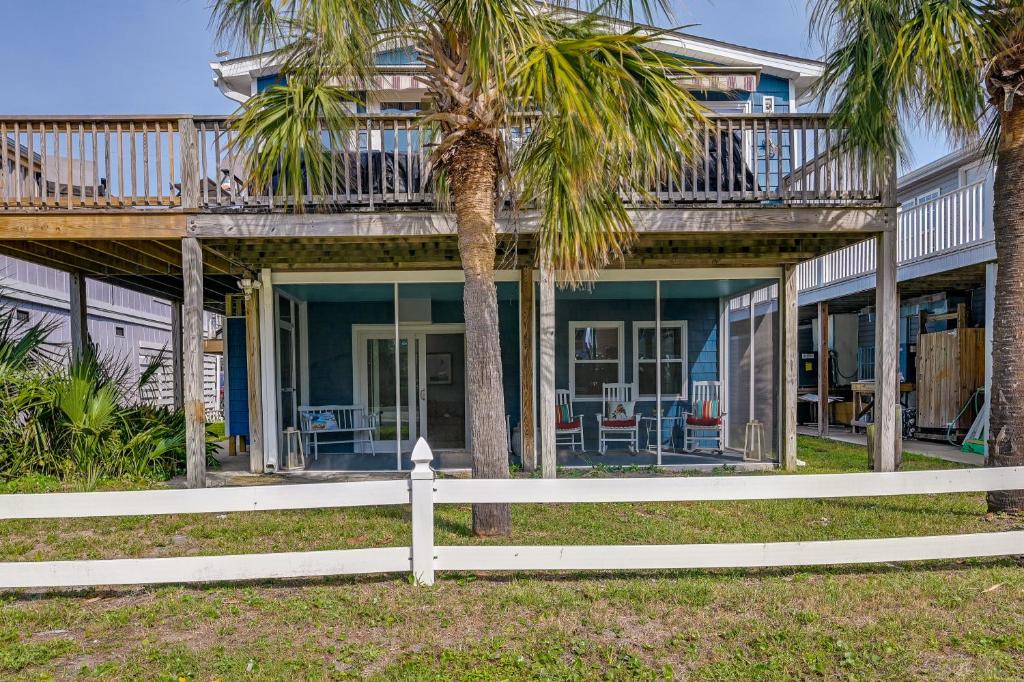 Garden City Apartment | 'Below Deck' Beach House: Walk to the Ocean!