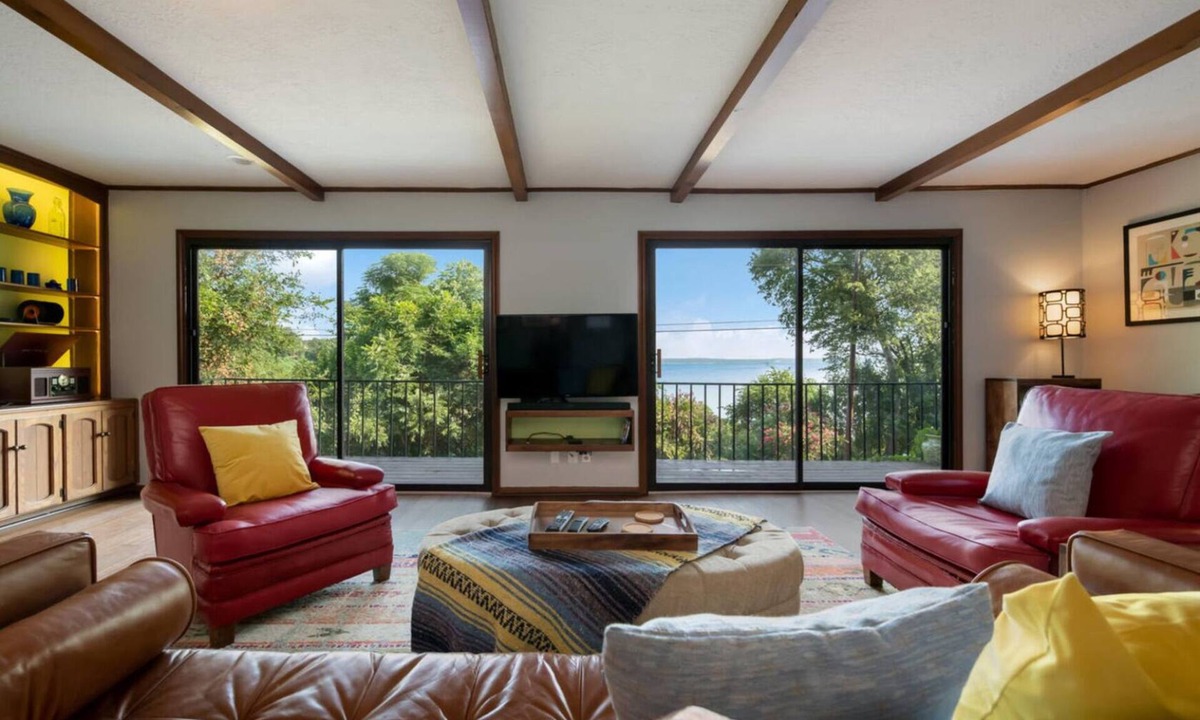 Belton House | Belton Lake View Remodeled Mid-Century Home Pet-Friendly Sleeps 6 Garage Parking