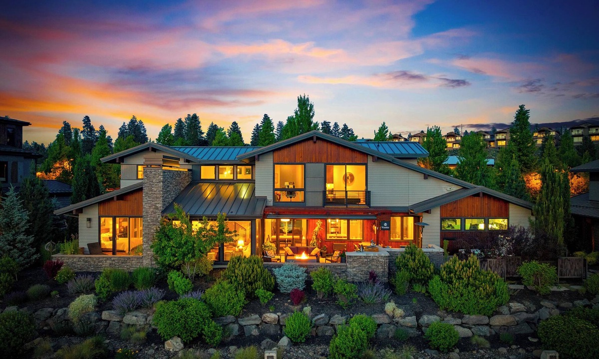 Southern Crossing House | Bend Riverside - Waterfront, Hot Tub & Gym